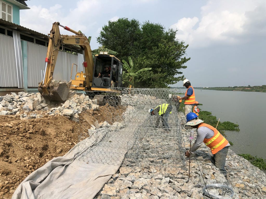 Construction activities during the design-build reverbank erosion protection project